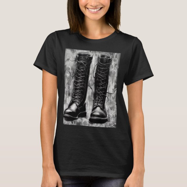 Tough Biker Black Lace Up Boots Drawing T Shirt (Framsida)