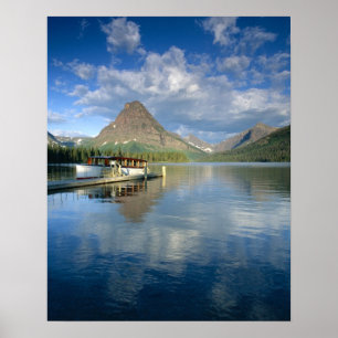 Tour Boat med två mediciner Sjö i Glacier Poster