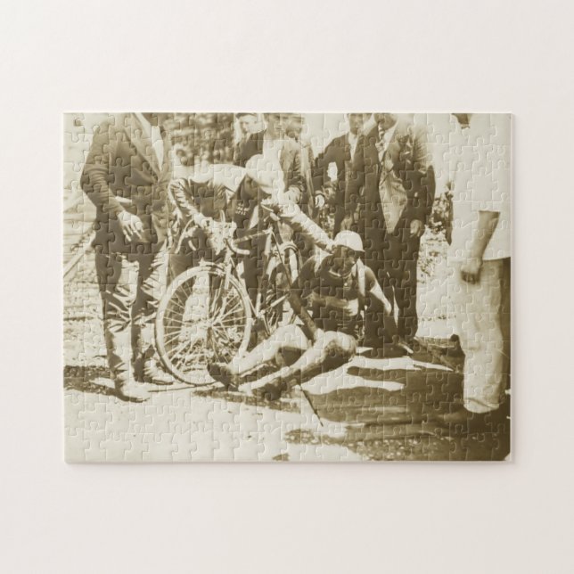 Tour de Frankrike 1936 sårad Rider Gets Aid Sepia Pussel (Horisontell)