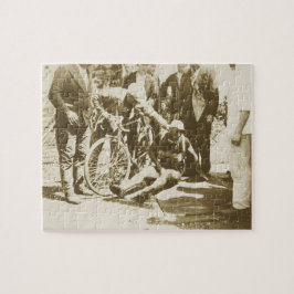 Tour de Frankrike 1936 sårad Rider Gets Aid Sepia Pussel