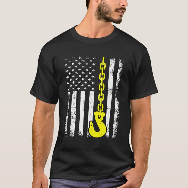 Tow Lastbil-drivrutinen USA Flagga Wrecker Trucker T Shirt (Framsida)