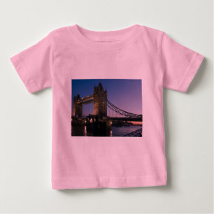Tower Bridge London England Vatten Natt Stad T-shirt