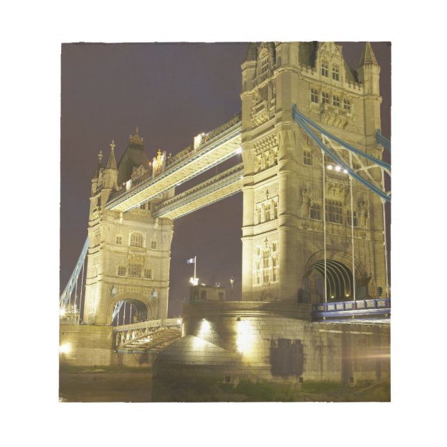 Tower Bridge och floden Themsen i skymningen, Lond Anteckningsblock (Framsida)