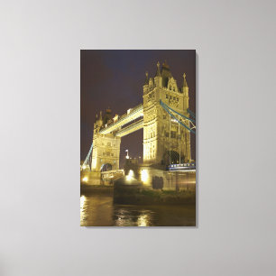 Tower Bridge och floden Themsen i skymningen, Lond Canvastryck