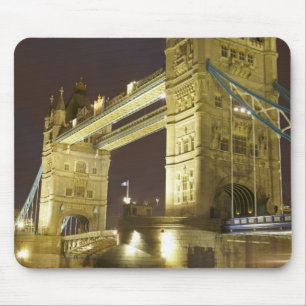 Tower Bridge och floden Themsen i skymningen, Lond Musmatta