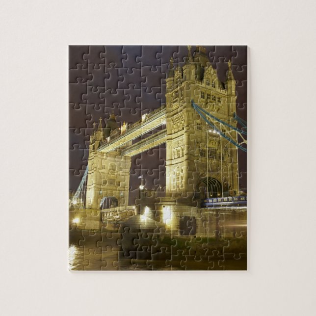 Tower Bridge och floden Themsen i skymningen, Lond Pussel (Vertikal)