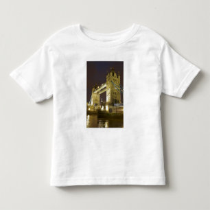 Tower Bridge och floden Themsen i skymningen, Lond T Shirt