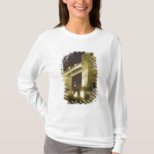 Tower Bridge och floden Themsen i skymningen, Lond T Shirt