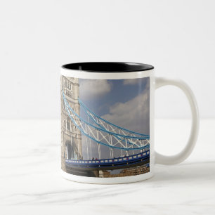 Tower Bridge och floden Themsen, London, Två-Tonad Mugg