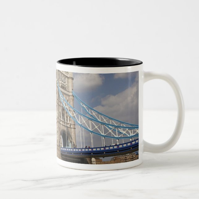 Tower Bridge och floden Themsen, London, Två-Tonad Mugg (Höger)