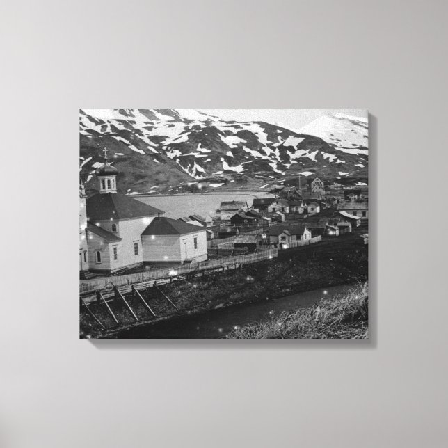 Town View of Unalaska, Alaska Photograph Canvastryck (Framsida)