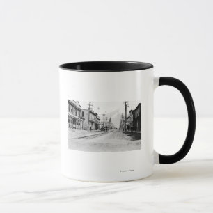 Townen beskådar av Skagway, Alaska fotograferar Mugg