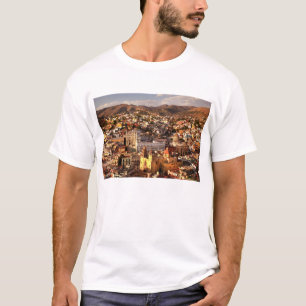 Townen beskådar från över t shirt