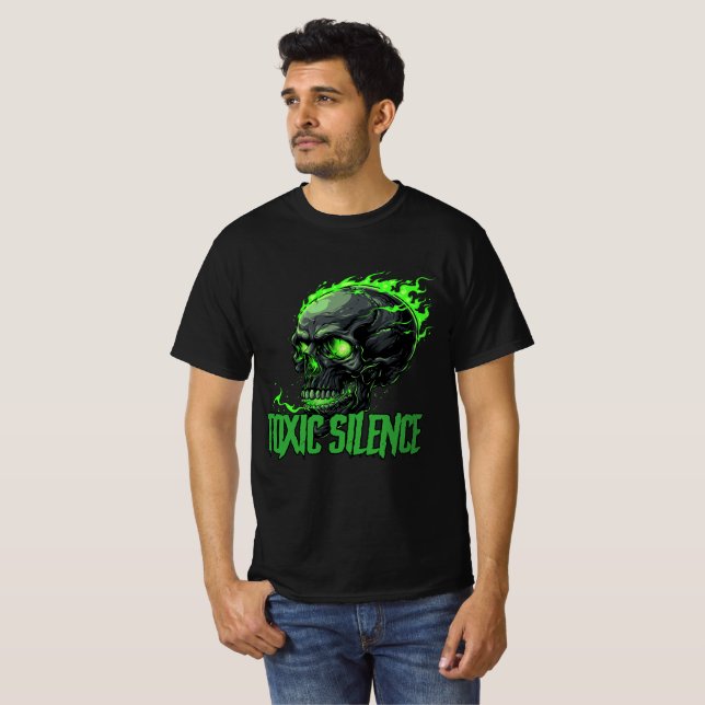 "Toxic Silence" T-shirt med logo + text (Hel framsida)
