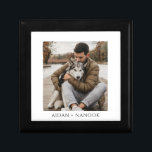 Trä Jewelry Keepsaké Box Minnesask<br><div class="desc">En unik personlig fototrä som lackats med keepsakbox. Byt ut det här fotot mot ett eget favoritfoto av vilket slag som helst. Anpassa med dig och din hund,  katt eller något annat sällskapsdjur och lägg till namn nedan. En underbar keepy.</div>