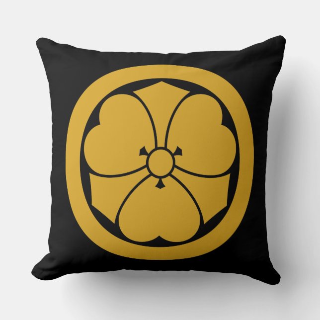 Trä med svärd i cirkel 1 kudde (Framsida)