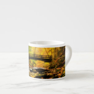 Trä överbrygga och bäck i nedgång espressomugg