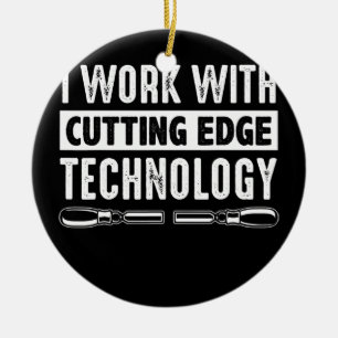 Trä som transporterar mig arbetar med skärande kär julgransprydnad keramik