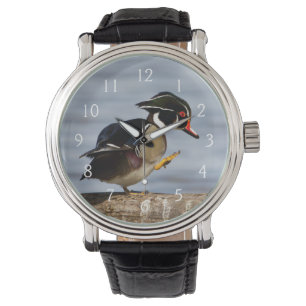 Träand på stock i våtmark armbandsur