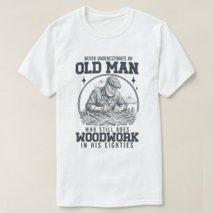 Träarbetare Daglig Pendling Kaffe – Rolig Snickare T Shirt