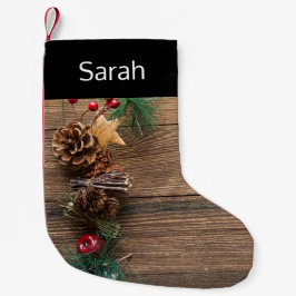 träbakgrund med gräs-konger liten julstrumpa