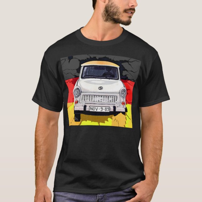 Trabant bil och tysk flagga, Berlin vägg Tee (Framsida)