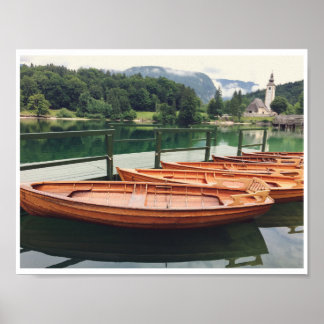 Träbåtar Slovenska Sjö Mist-foto från Scenia Poster