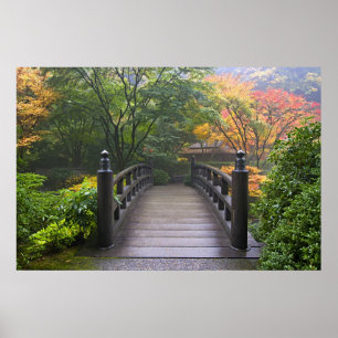 Träbrygga på japanska Garden Poster