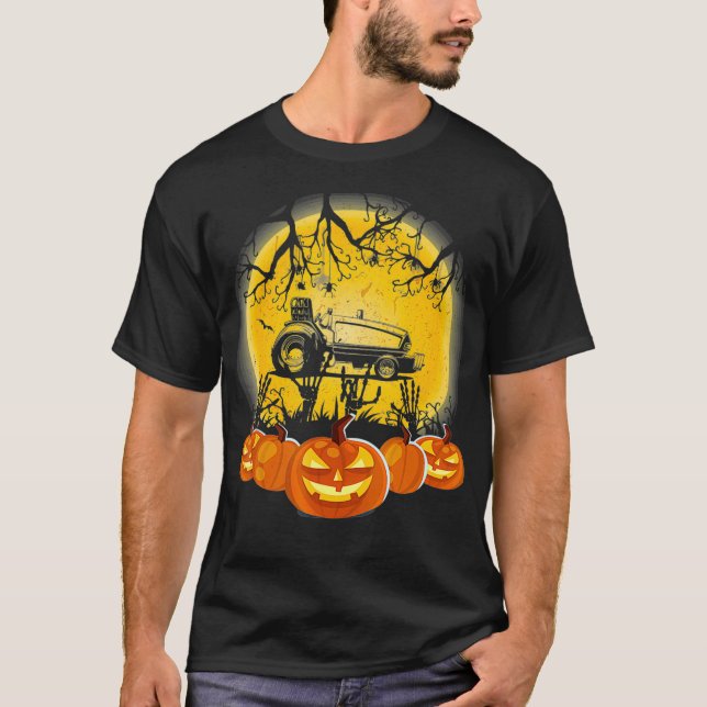 Tractor Pulling Pumpkin Halloween T Shirt (Framsida)