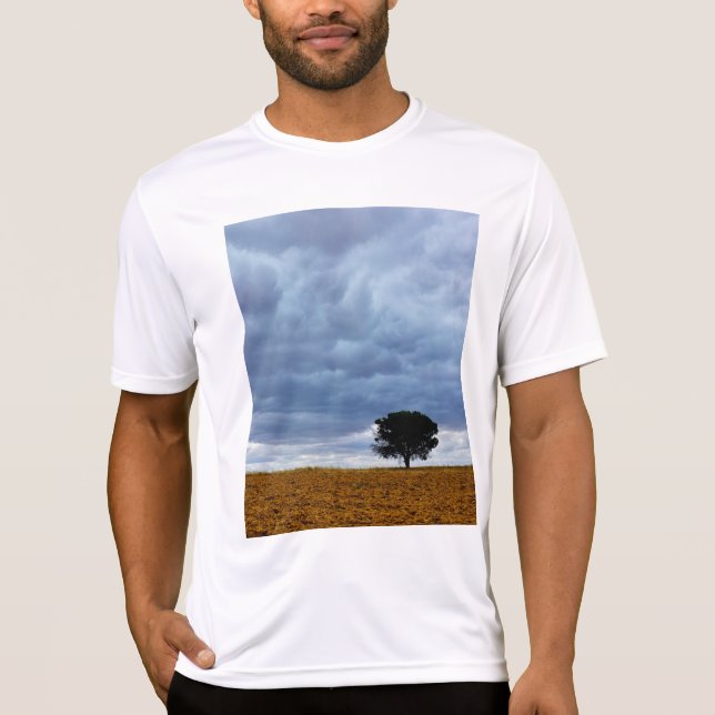 Träd i en tom åker t shirt (Framsida)