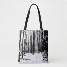 Träd i snötotot hänger lös tygkasse