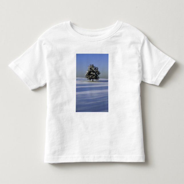Träd i täckt snö landskap tee (Framsida)