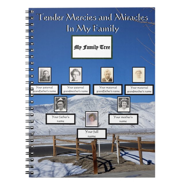 Träd Mercies Miracles med Snö-täckt bergsfamilj Anteckningsbok (Framsidan)