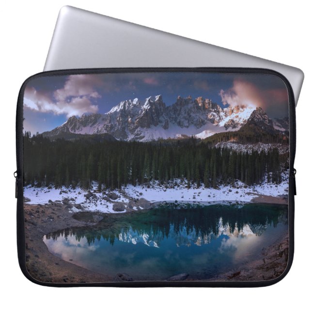 TRÄD NÄRA MOUNTAIN LAPTOP FODRAL (Framsidan)