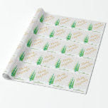Träd och Snöflingor Vinterjul Presentpapper<br><div class="desc">Den här julklappen som omsluter pappra innehåller en bild av tre långa smalor dekorerat Julgranar på en ljusbrant/grått-bakgrund accentuerad med en snöflinga mönster. Guld & grönt anpassade text: God jul Från (NAMN).</div>