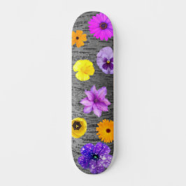 Träd och vårblommor Skateboard