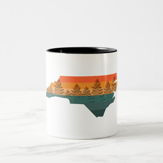 Träd Siluett från North Carolina Två-Tonad Mugg (Center)