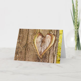Träd snidit hjärtavalentines daykort helgkort