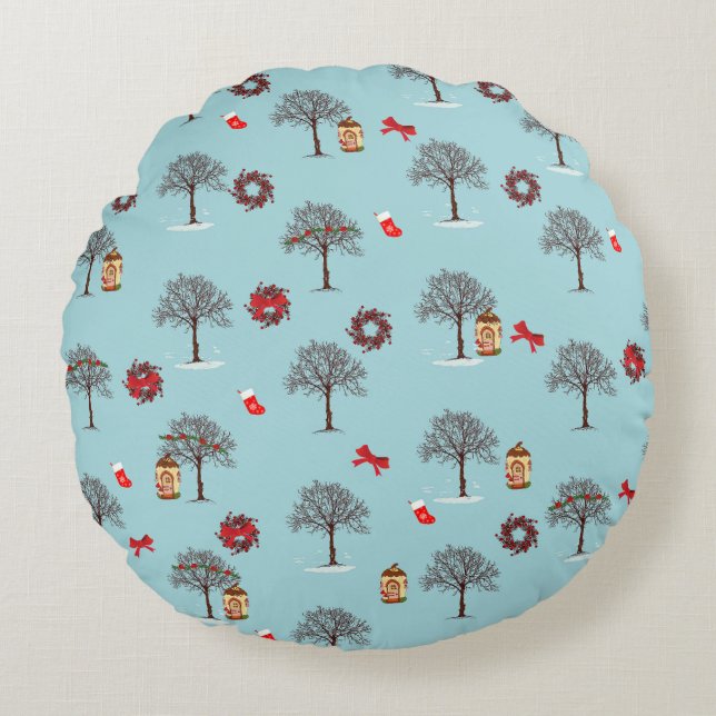 Träd under vintern och Juldekorationer Rund Kudde (Framsidan)