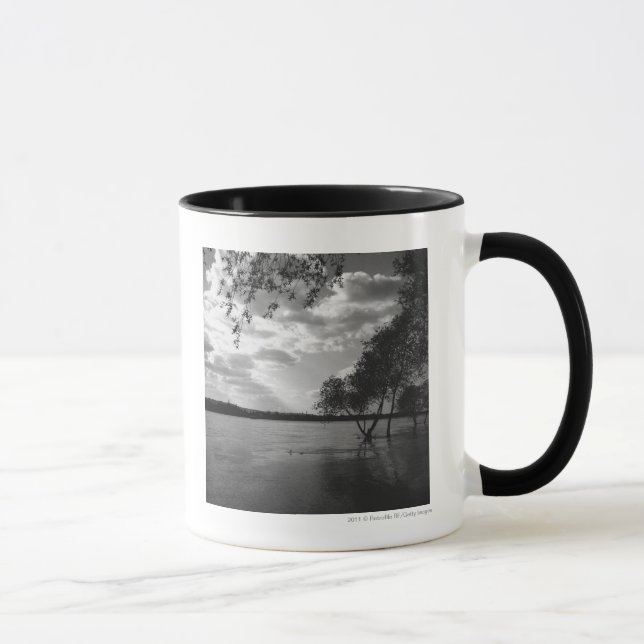 Träd vid sjön B&W Mugg (Höger)