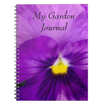 Trädgårdarbeteaste journal för purpurfärgad Pansy