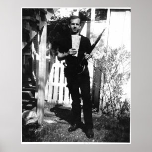 Trädgårdfoto av Lee Harvey Oswald i mars 1963 Poster