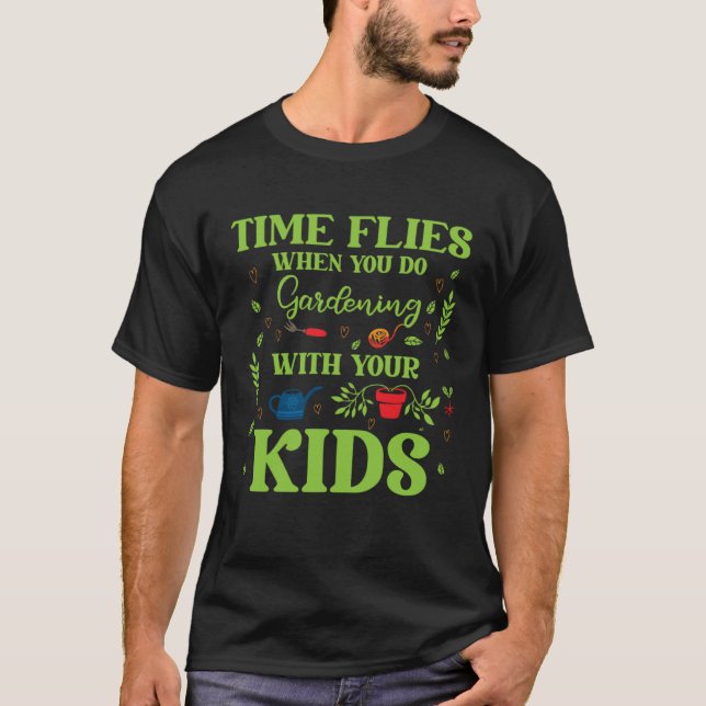 Trädgårdsmamma planterar blommor trädgård  Trädgår T Shirt (Framsida)