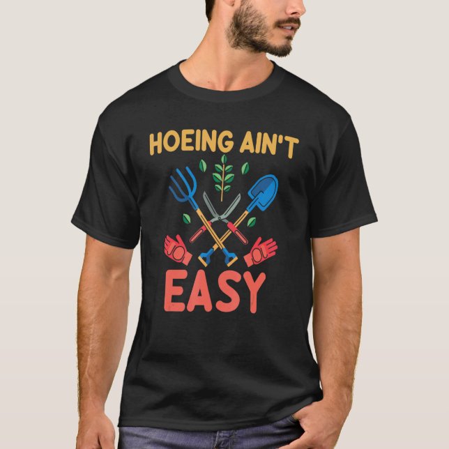 Trädgårdsskötsel 4\Bondens hackning är inte lätt   T Shirt (Framsida)