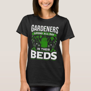 Trädgårdsträdgårdsmästare tillbringar hela dagen i t shirt