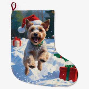 Trådig Foxterrier som springer i snö med julhatt Stor Julstrumpa