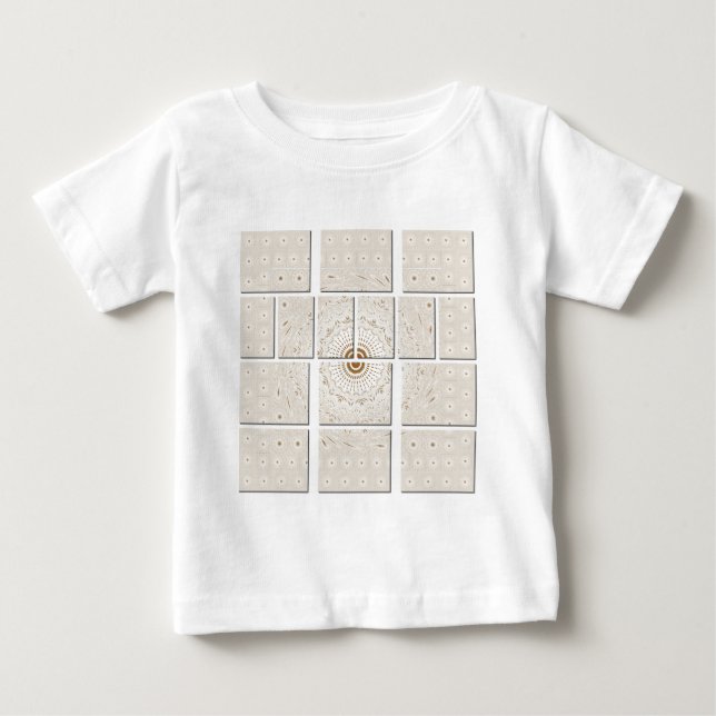 Traditional African Motif Mosaic Art Print. T-shirt (Framsida)