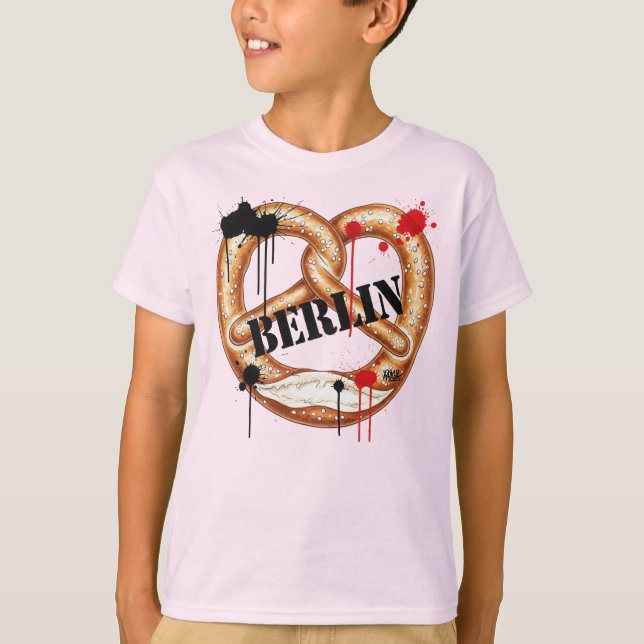 Traditional Berlin, Crispy Pretzel, Natasha Us T Shirt (Framsida)