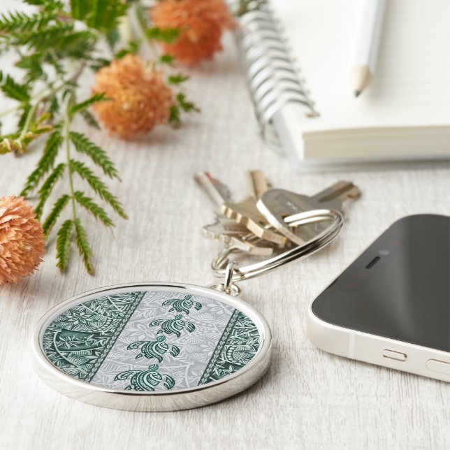 Traditional Hawaiian Tapa och Honu Rund Silverfärgad Nyckelring (Sidan)