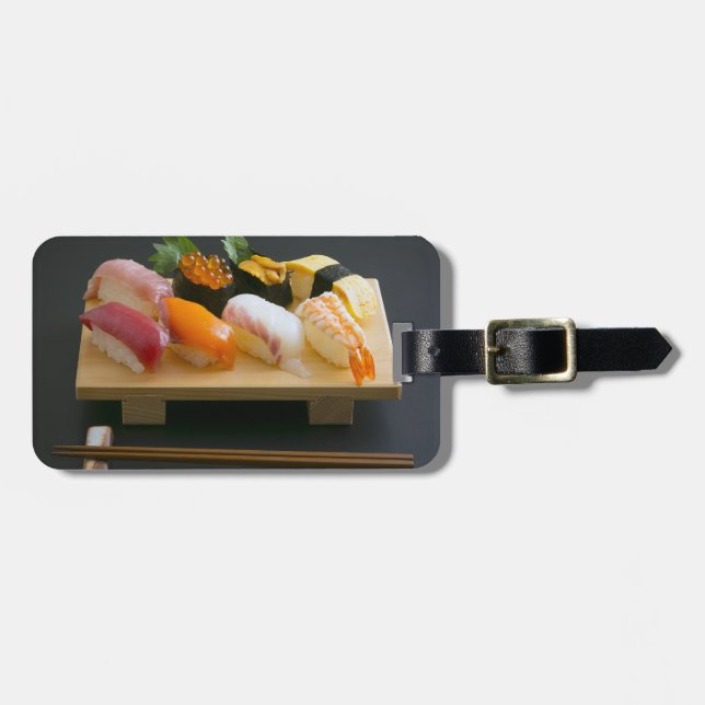 Traditional Sushi Platter – Japanese Elegance Lugg Bagagebricka (Horisontell Framsida)
